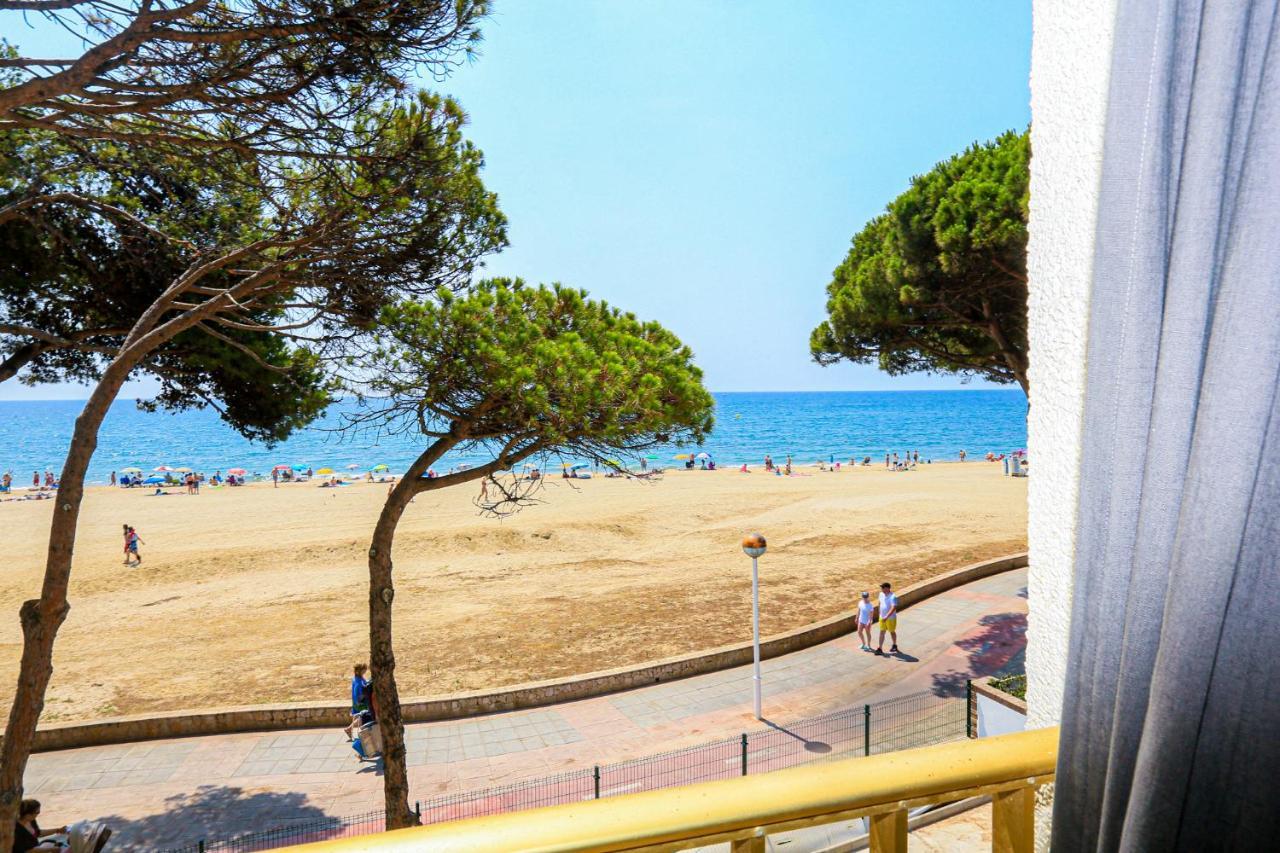 Playmar Litoral Costa Dorada - Only Families Apartment Cambrils Exterior photo