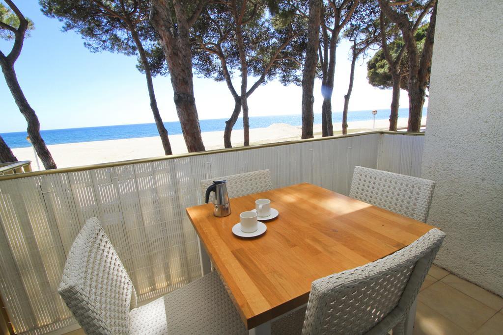 Playmar Litoral Costa Dorada - Only Families Apartment Cambrils Exterior photo